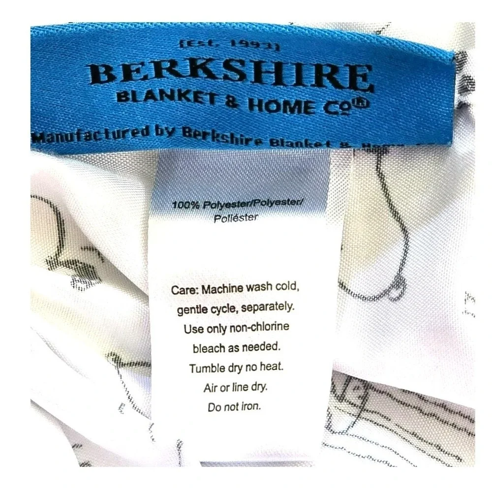 Peanuts Snoopy Twin Fitted Sheet Black White Berkshire Blanket Bedding (1)
